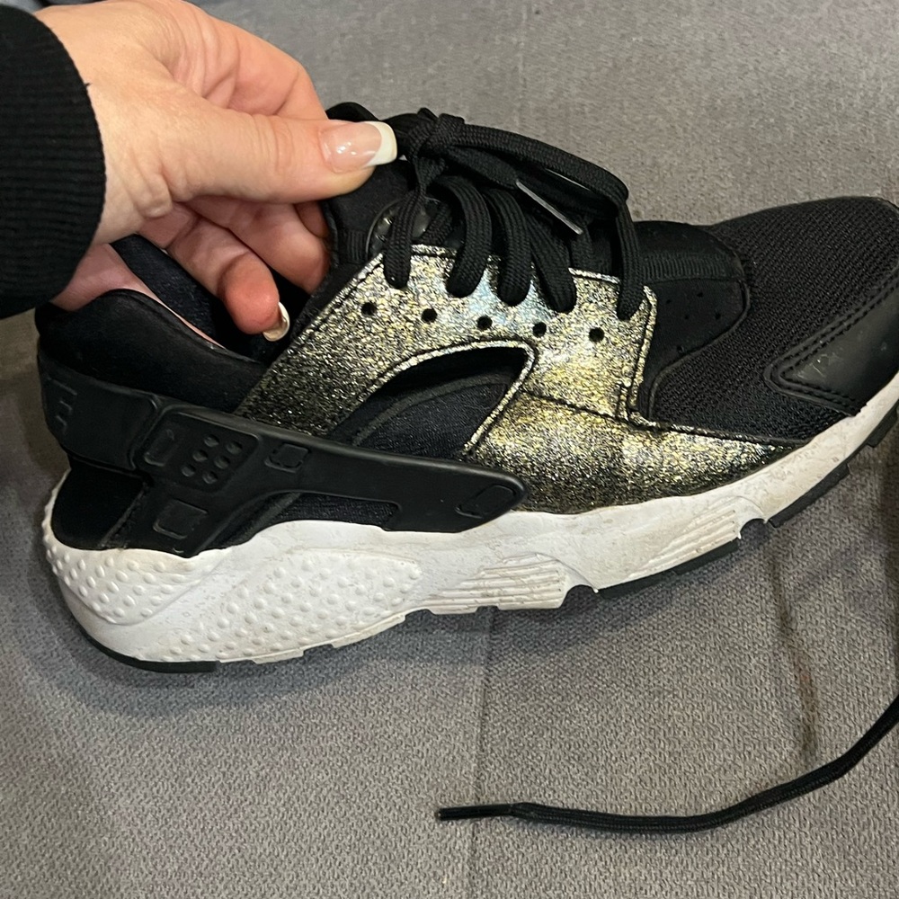 Nike Hurrache Black and Gold Sneakers